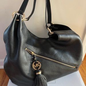 Micheal kors leather purse
